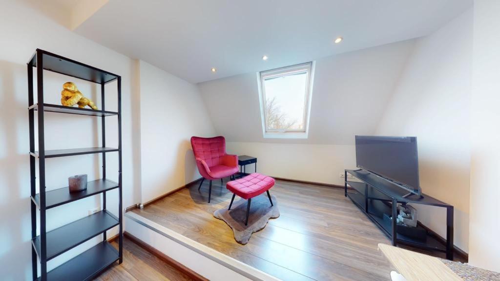Spacious 4 Bedroom Apartment Near City Center — Fotos 2